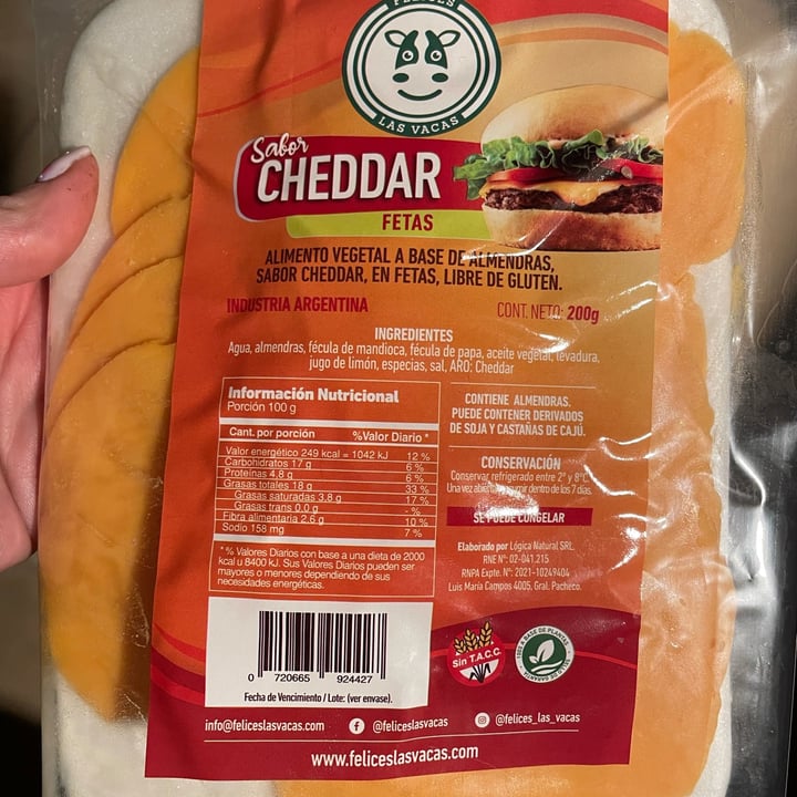 photo of Felices Las Vacas Queso Cheddar en Fetas shared by @enriquetaso on  29 Oct 2021 - review