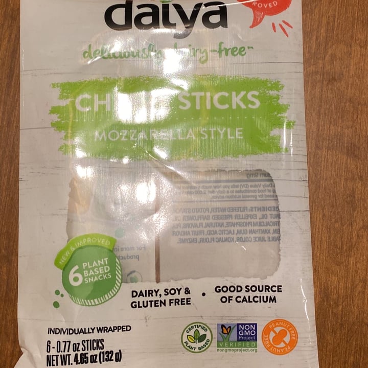 photo of Daiya Cheeze Sticks mozzarella style shared by @nathlena19 on  17 Oct 2022 - review