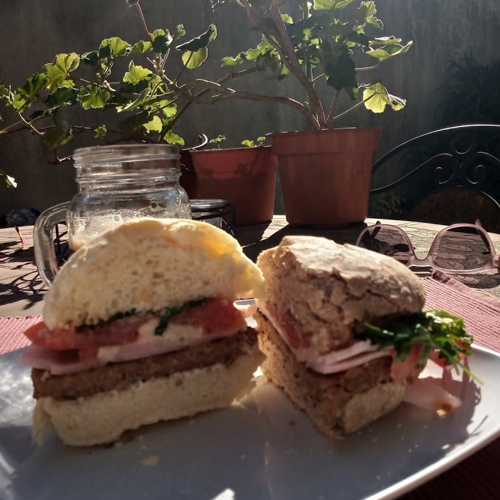 photo of No Vives de Ensalada! Pan integral shared by @juju61 on  01 Nov 2020 - review