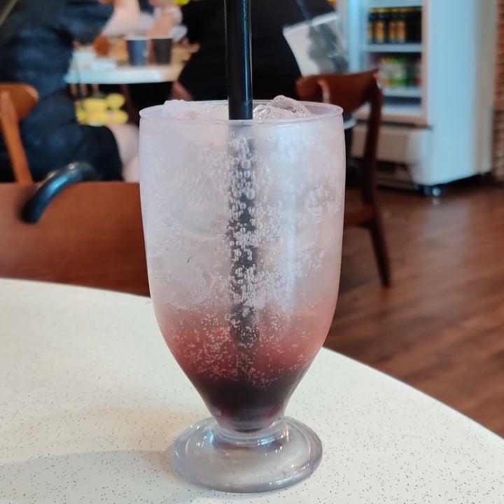 photo of Leaf Corner (Vegetarian) Blackcurrant sparkling shared by @fourdollars on  13 Feb 2021 - review
