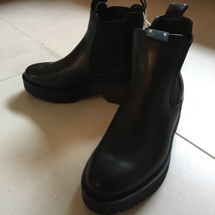 photo of Love Our Planet Boots shared by @rossrebel on  10 Nov 2021 - review