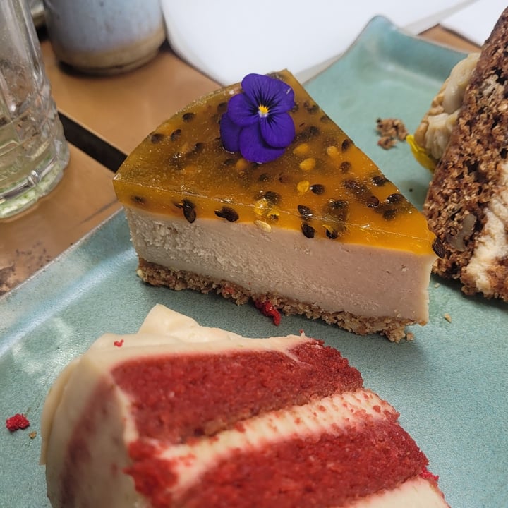 photo of Let it V - Vegan Sushi Cheese cake de maracuyá shared by @verodamico on  08 Oct 2021 - review