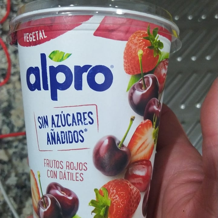photo of Alpro Yogurt Frutos Rojos y Dátiles shared by @aramys on  04 Mar 2022 - review