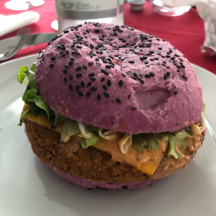 photo of Flower Burger Cherry Bomb shared by @liucrifu on  23 May 2022 - review