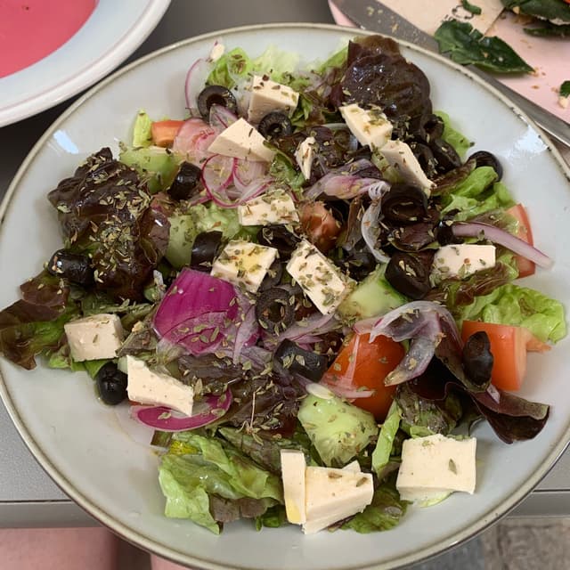 Photo of the dish “Ensalada de queso y cebolla”