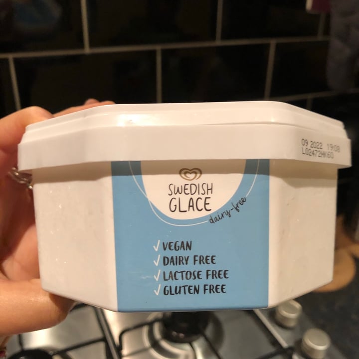 photo of Swedish Glace Smooth Vanilla ice cream tub shared by @southernveganupnorth on  29 Jan 2021 - review