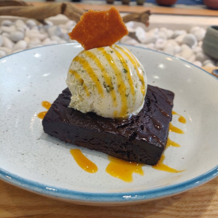 review photo of Hvala Keong Saik Fudgy Brownie shared by @amritha99 on 30 Dec 2020 - review