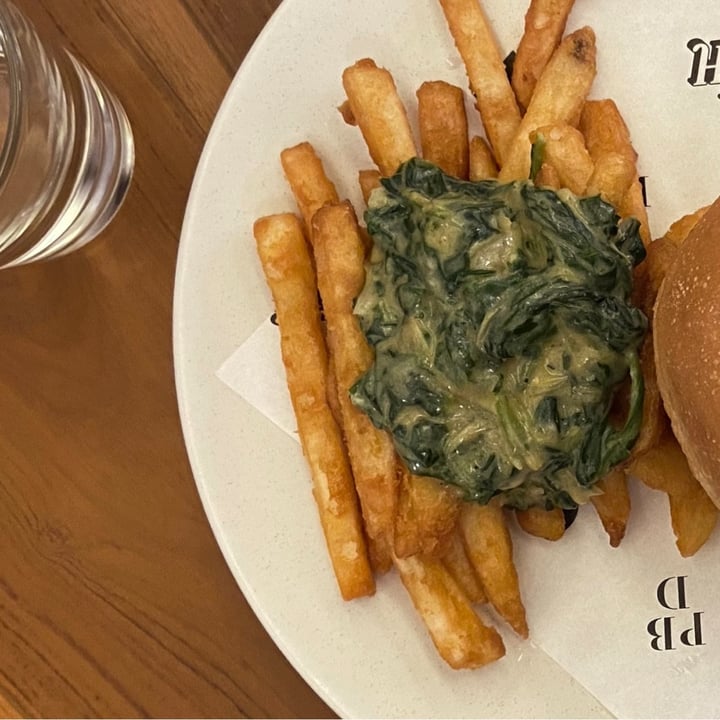review photo of Love Handle Cream Spinach-loaded Fries shared by @dafnelately on 08 Jun 2022 - review