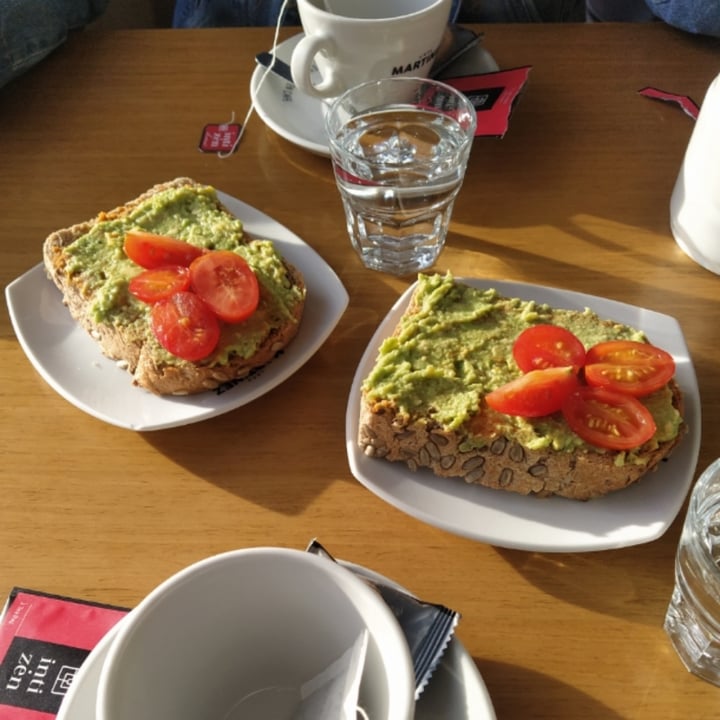 photo of Cafe Martinez Avocado toast shared by @carinci on  09 Sep 2021 - review