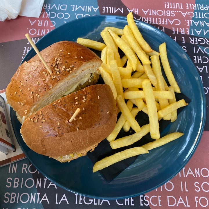 photo of Sbionta cheese-burger vegan shared by @antoanto on  01 Nov 2022 - review