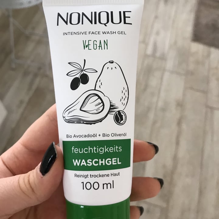 review photo of Nonique Feuchtigkeits Washgel shared by @valentinalinguini on 01 May 2020 - review