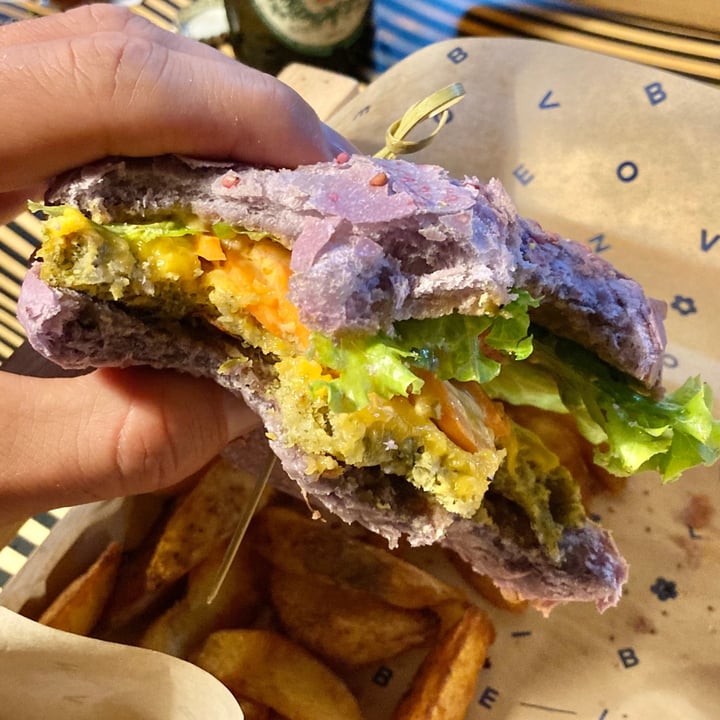 photo of Flower Burger Butterfly Burger shared by @simonescampoli on  05 Sep 2021 - review
