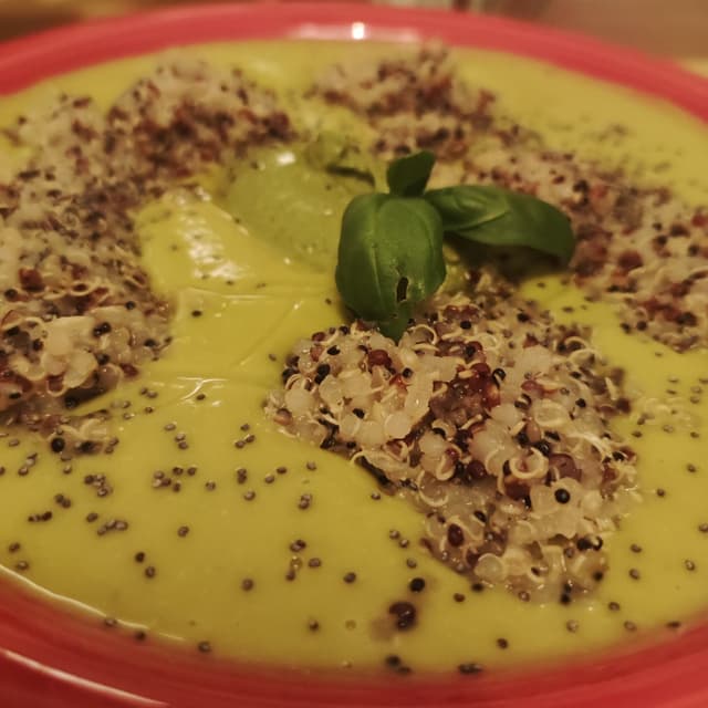 Photo of the dish “Vellutata di piselli freschi al latte di cocco con fantasia di quinoa al pesto di basilico e arachidi”