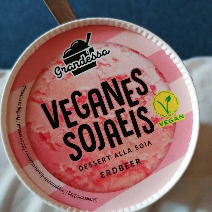 photo of Grandessa Veganes Soja Eis Erdbeere shared by @dorathedifferent on  06 Sep 2020 - review