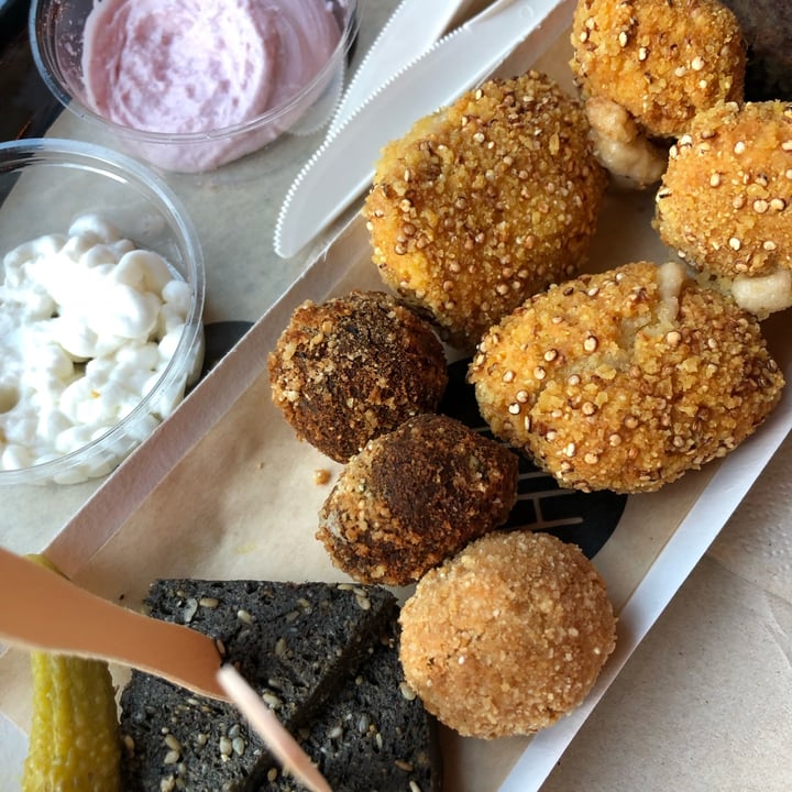 photo of HUG Falafel speziati shared by @carmelau on  17 May 2022 - review