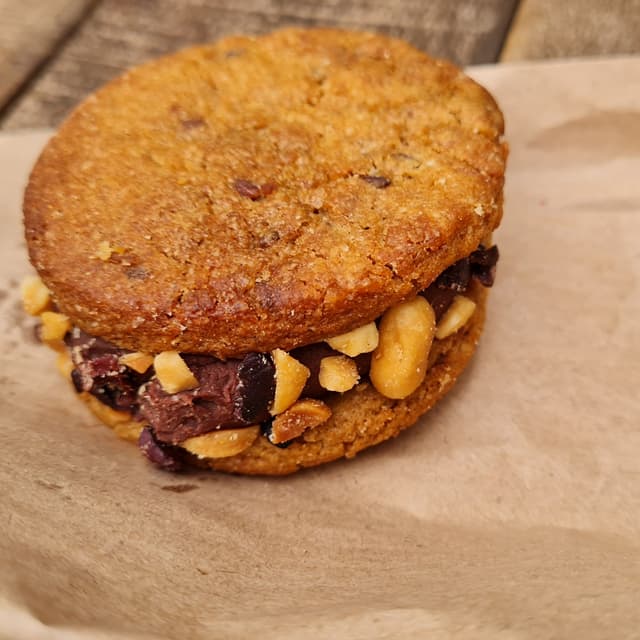 「Alfajor De Chocolate Y Frambuesa」の料理の写真
