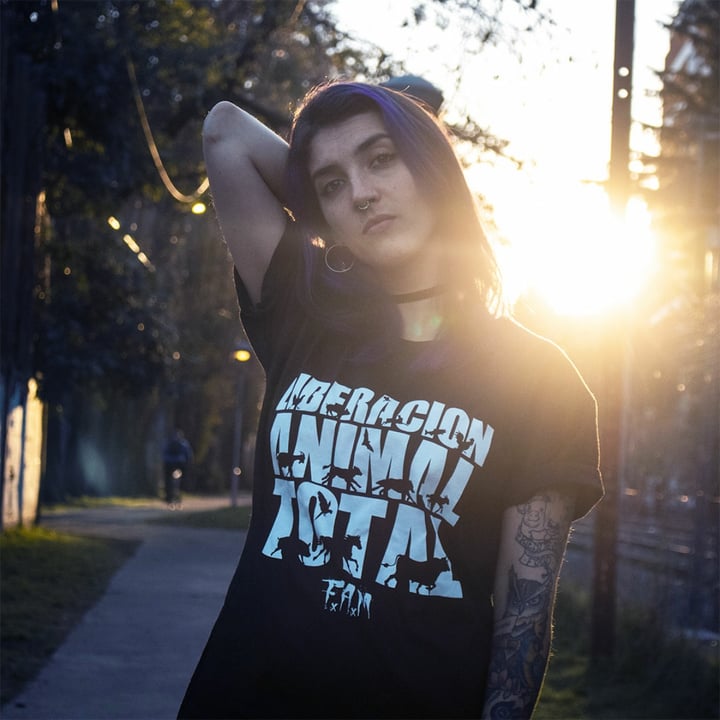 photo of Frente Antiespecista Merch Remera Liberación Animal Total shared by @ariiwtf on  13 Aug 2021 - review