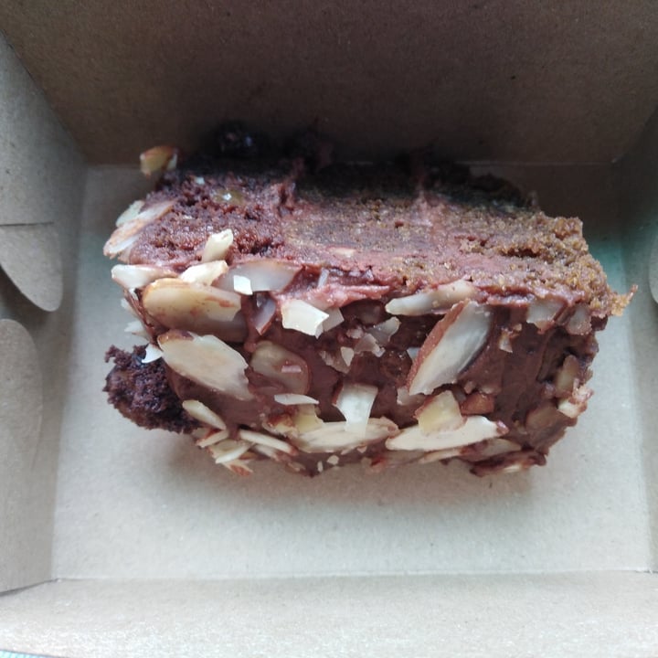 photo of La Madriguera, Alimentación Consciente Torta Explosión De Chocolate shared by @emilyshaiel on  01 Dec 2020 - review