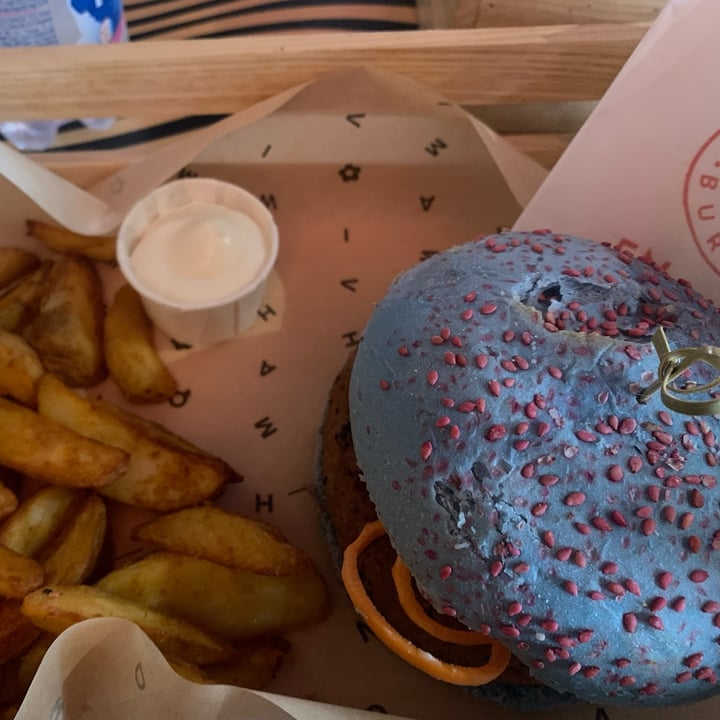 review photo of Flower Burger I Puffi burger shared by @nicols on 07 Apr 2022 - review