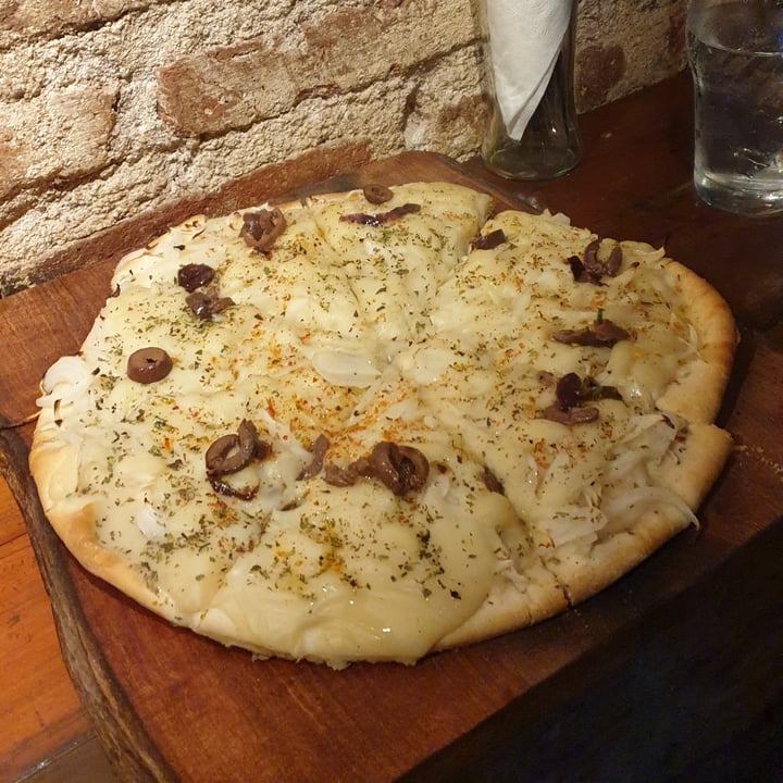 photo of Barrio Brujo Pizza Fugazzeta shared by @lucaswaidelich on  13 May 2021 - review
