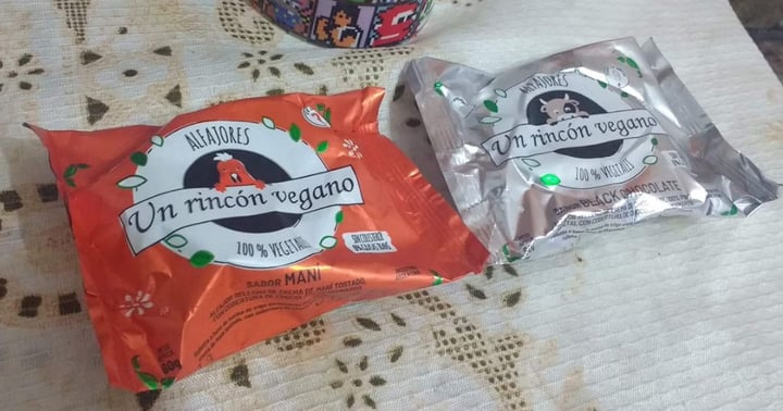 photo of Un Rincón Vegano Alfajor de Maní shared by @lunaysushijos on  09 Jan 2020 - review