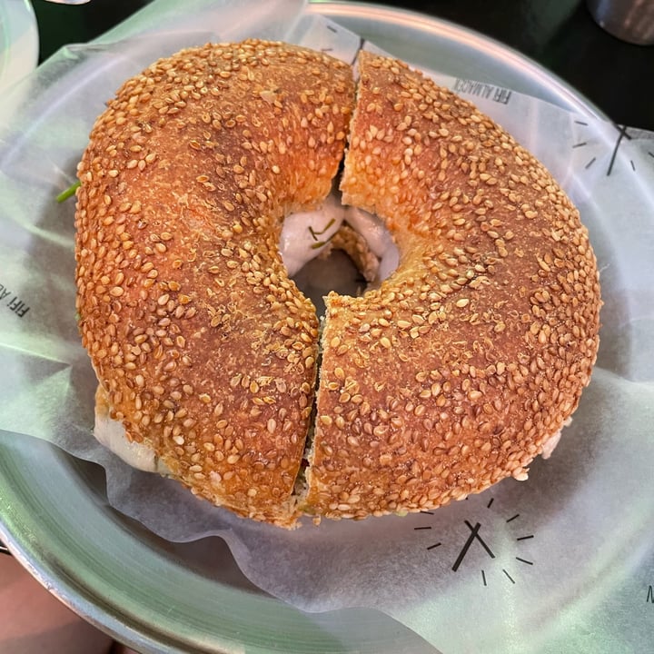 photo of Fifi Almacén Bagel de queso shared by @coltabra on  16 Dec 2021 - review