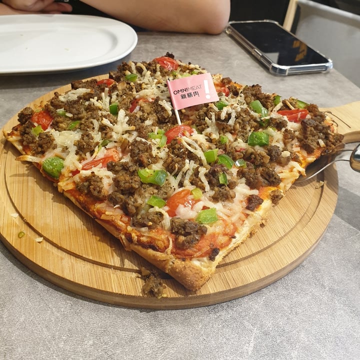 photo of Mong Cha Cha Cafe 梦茶茶 Cheezy OmniMeat Pizza shared by @hermainesay on  10 Apr 2022 - review