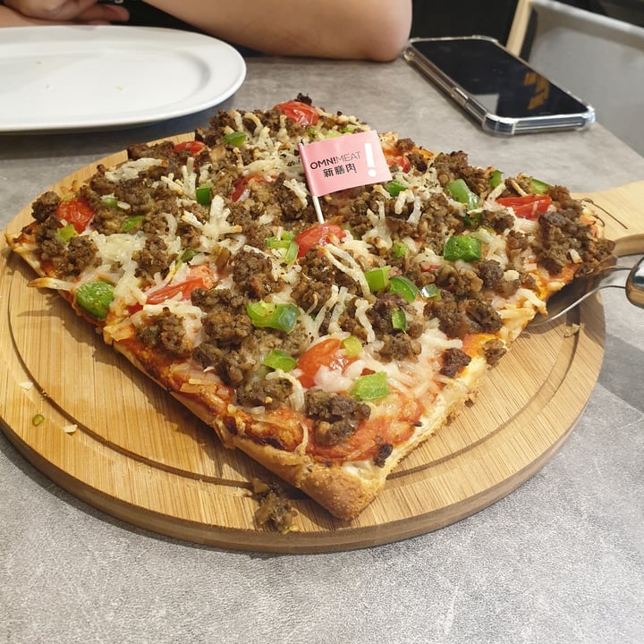 review photo of Mong Cha Cha Cafe 梦茶茶 Cheezy OmniMeat Pizza shared by @hermainesay on 10 Apr 2022 - review