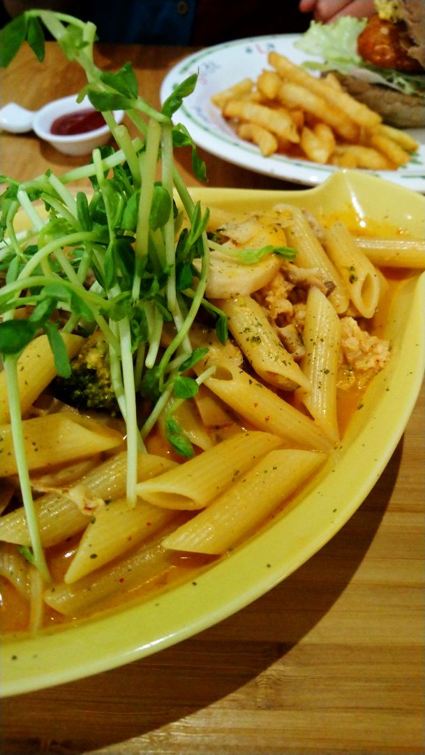 photo of 品品99 咖啡 輕食 泰式酸辣筆管麵 shared by @spoonsvegan on  01 Jun 2019 - review