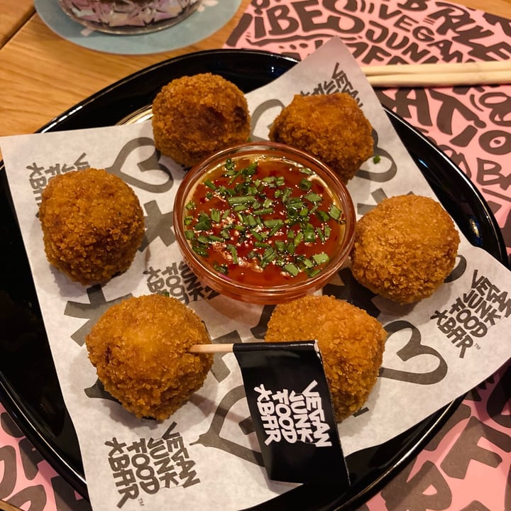 photo of Vegan Junk Food Bar Pnut Thai Chik’n Betterballs shared by @katelouisepowell on  03 May 2022 - review