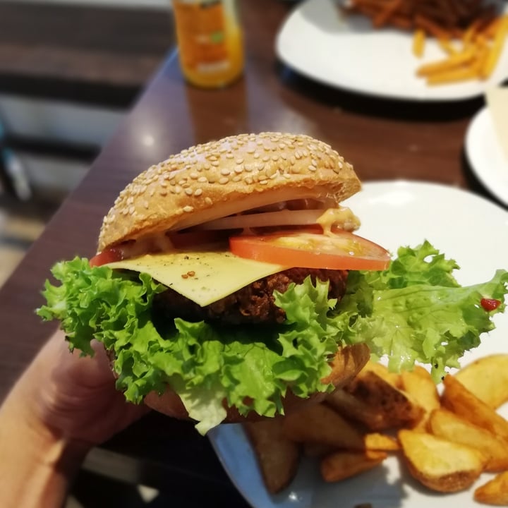 photo of Green Republic Beyond Burger shared by @markus09 on  12 Sep 2021 - review