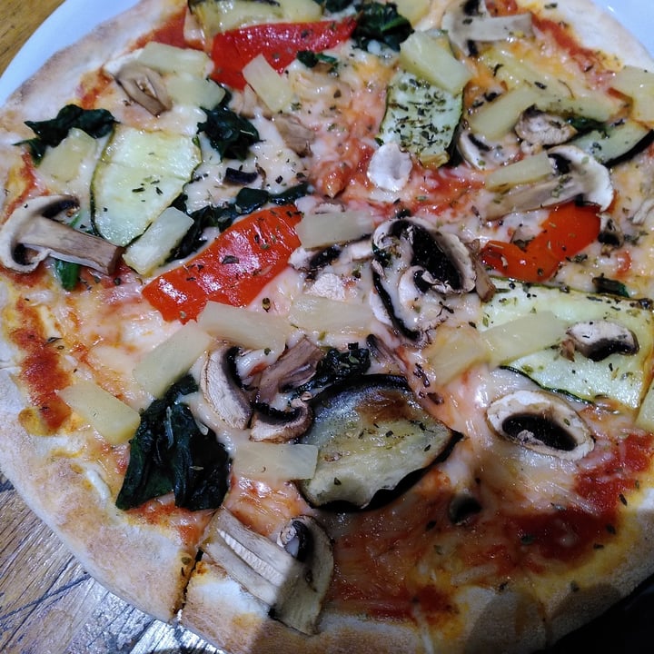 photo of Pizza Paco S L pizza vegana piña shared by @walkabout-veg on  09 Jul 2022 - review