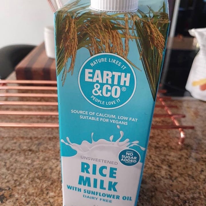 photo of Earth & Co Unsweetened Rice Milk shared by @plantpoweredpayalla on  08 Oct 2020 - review