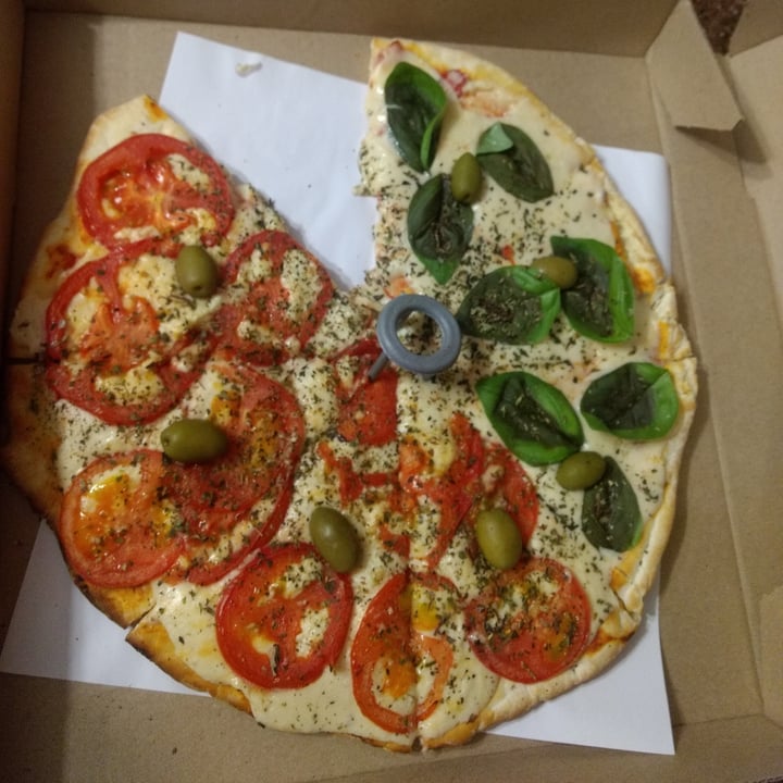 photo of Empanadas de 10 Pizza vegana al molde shared by @garbanz0 on  21 Sep 2020 - review