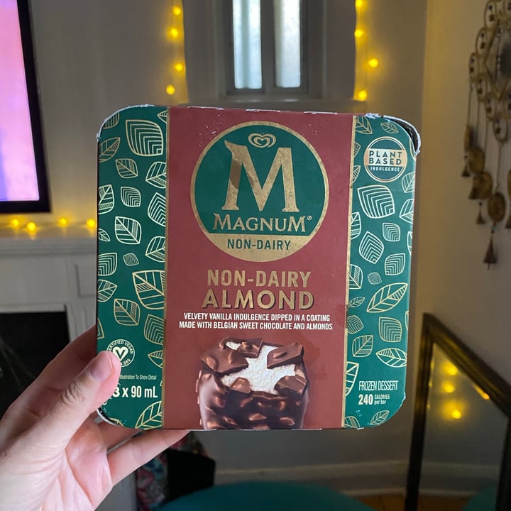 photo of Magnum Magnum Vegan Almond shared by @cristinatheactivist on  07 May 2021 - review