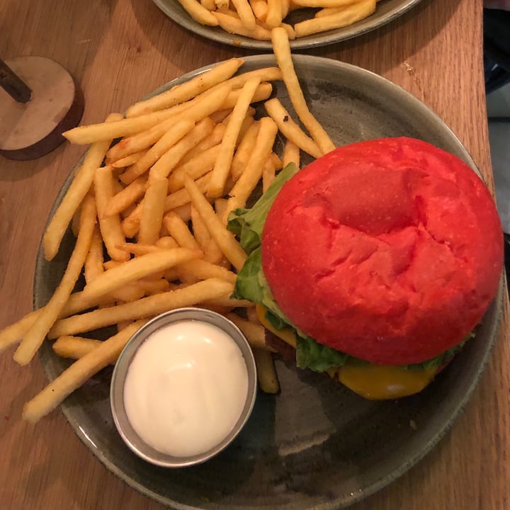 photo of Avo Brothers Pink Burger shared by @ambra95 on  17 Oct 2020 - review