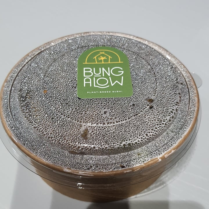 review photo of Bungalow Plant-Based Sushi Yakissoba vegetais com tofu shared by @erikalivegan on 08 Feb 2022 - review