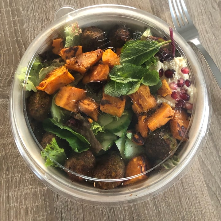 photo of dean&david Salad Falafel Tahini shared by @lea016 on  23 May 2022 - review