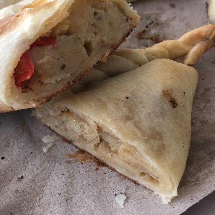 review photo of Flipper palermo Empanada De NO Pollo shared by @romicapo on 03 Jan 2022 - review