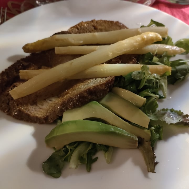 photo of The Margutta veggy food & art Paillard Di Seitan con Avocado E Asparagi shared by @gianluca88 on  27 Jun 2022 - review