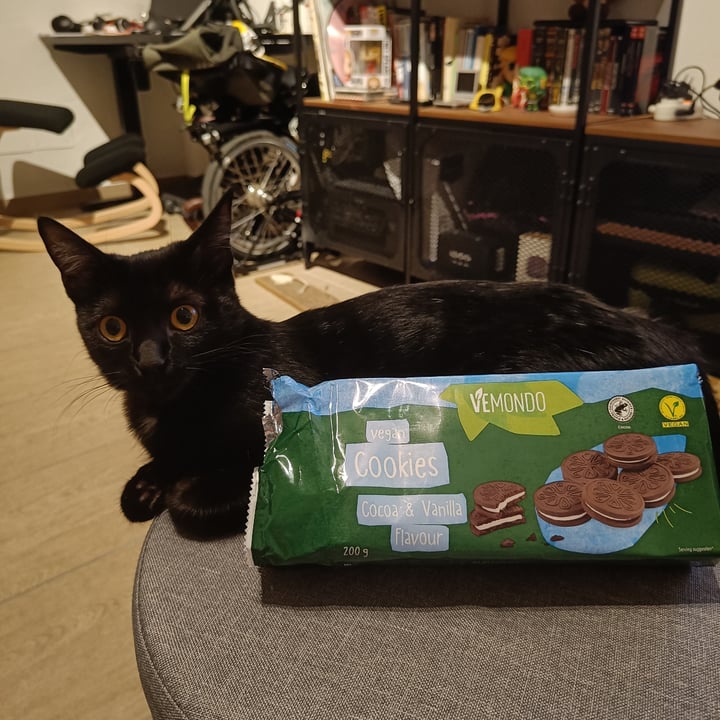 review photo of Vemondo Vegan Cookies Cocoa & Vanilla Flavour shared by @headlessdoll on 12 Dec 2021 - review