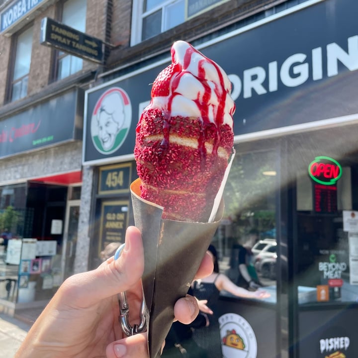 photo of Eva's Original Chimneys canada cone shared by @xdarrenx on  04 Jul 2021 - review