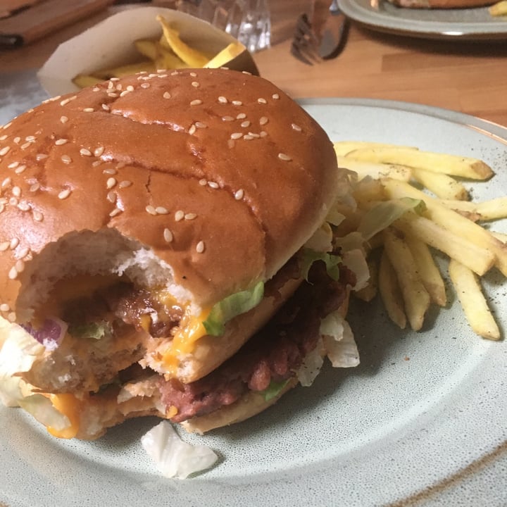 photo of Furahaa to GO - 100% Plant-Based ( VEGAN ) Big Furahaa Burger shared by @jcap12 on  27 Jul 2020 - review