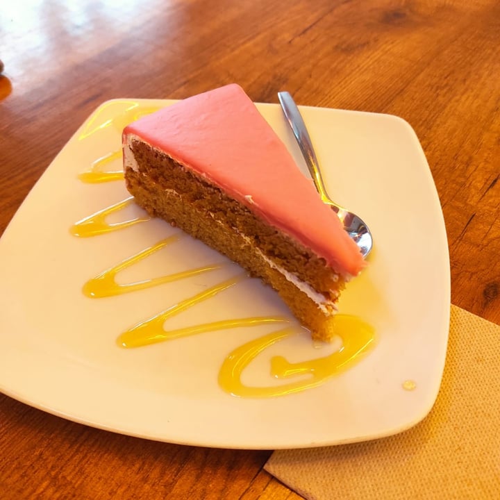 photo of Freedom Cakes CAKE Pantera Rosa shared by @ngn28 on  05 Apr 2021 - review