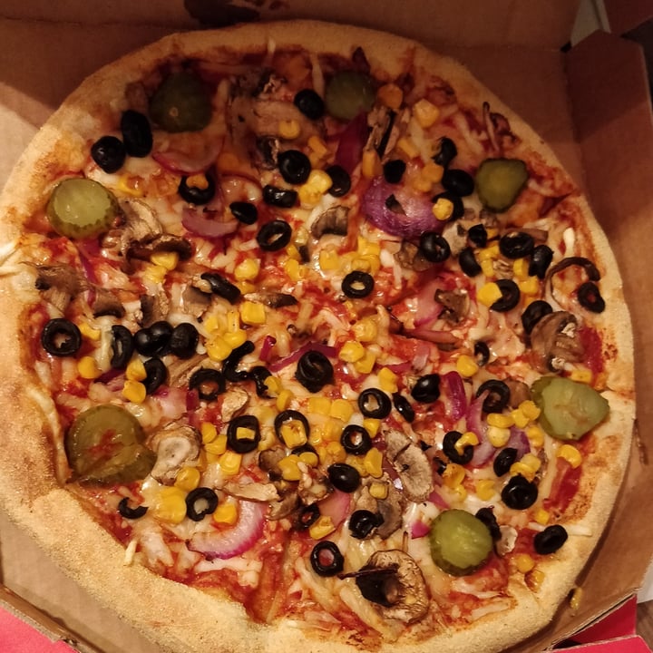 photo of Dominos Pizza Vegan Veggie Supreme shared by @plumesworld on  18 Dec 2021 - review