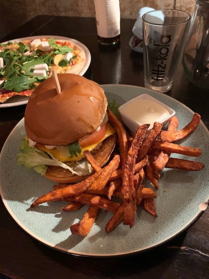 photo of Froindlichst - The Vegan Musketeers Burger shared by @lau-warm on  29 Feb 2020 - review