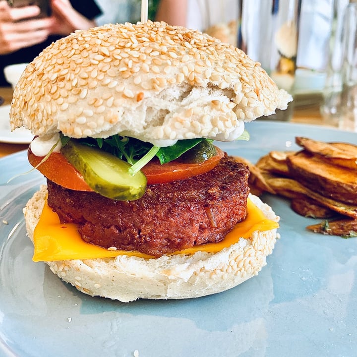 review photo of Kind Kitchen Beyond Burger shared by @toninavega on 03 Jun 2020 - review