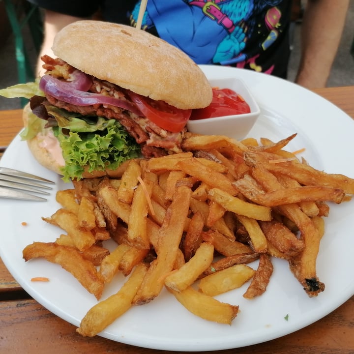 review photo of Green Flamingo Innsbruck Kevin Likes Bacon Burger shared by @isettina73 on 25 Jul 2022 - review