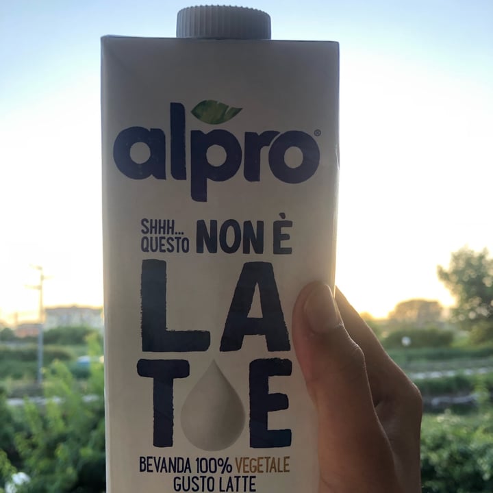 photo of Alpro This is Not Milk Classic Questo Non è Late Classico shared by @marinachia on  11 Aug 2022 - review