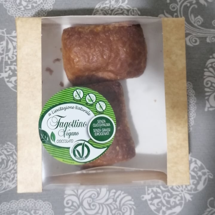 review photo of Esselunga Fagottino vegano al cioccolato shared by @moonchildeb on 27 Aug 2022 - review